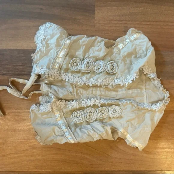 Cream Lace Vest - Picture 1 of 2